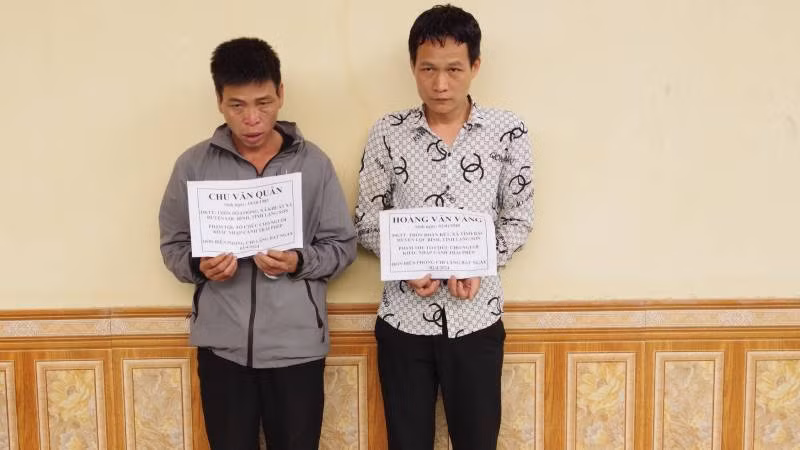 Bắt giữ 2 đối tượng tổ chức cho người nhập cảnh trái phép.