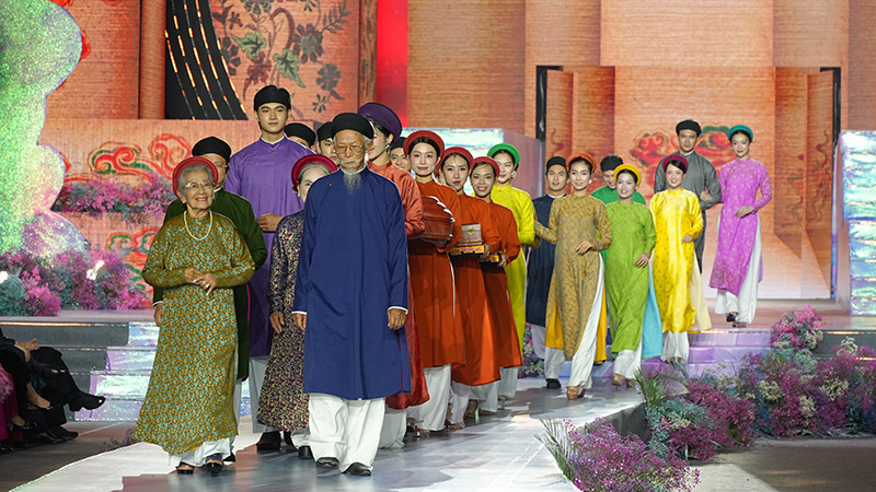 Bộ sưu tập “Lập thân” của nhà thiết kế Năm Tuyền. (Ảnh: BTC)