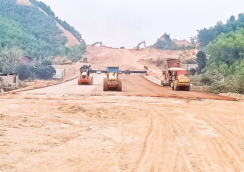 Nhờ nhận được sự đồng thuận cao của các hộ dân, công tác giải phóng mặt bằng tuyến đường liên kết Thái Nguyên-Bắc Giang-Vĩnh Phúc được thuận lợi, góp phần đẩy nhanh tiến độ thi công.