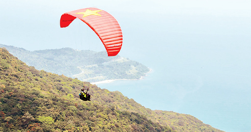 Du khách trải nghiệm một Đà Nẵng mới lạ, hấp dẫn từ trên cao.