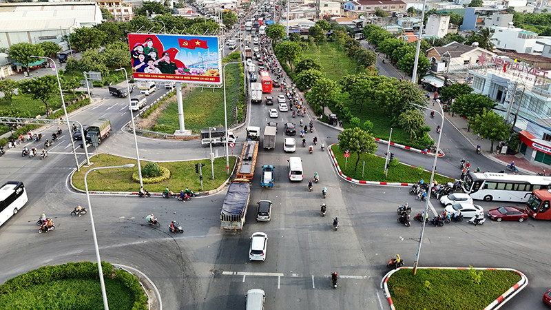 Chiều 30/8, trong ngày làm việc cuối cùng trước kỳ nghỉ lễ Quốc khánh, giao thông tại khu vực cửa ngõ phía tây Thành phố Hồ Chí Minh không xảy ra tình trạng kẹt xe nhiều .