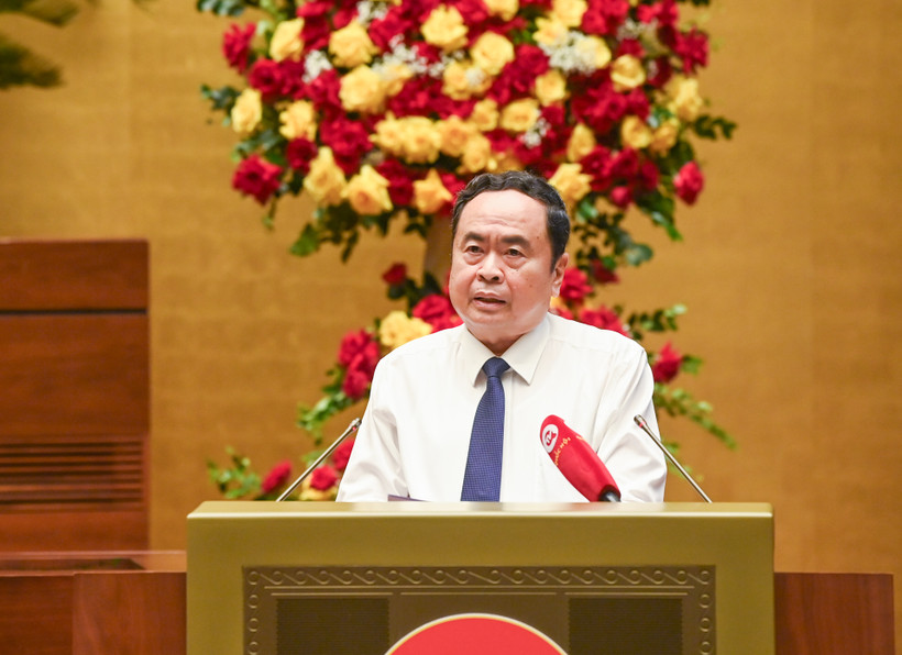 Chủ tịch Quốc hội Trần Thanh Mẫn cùng các đồng chí lãnh đạo Đảng, Nhà nước và các đại biểu tại hội thảo.