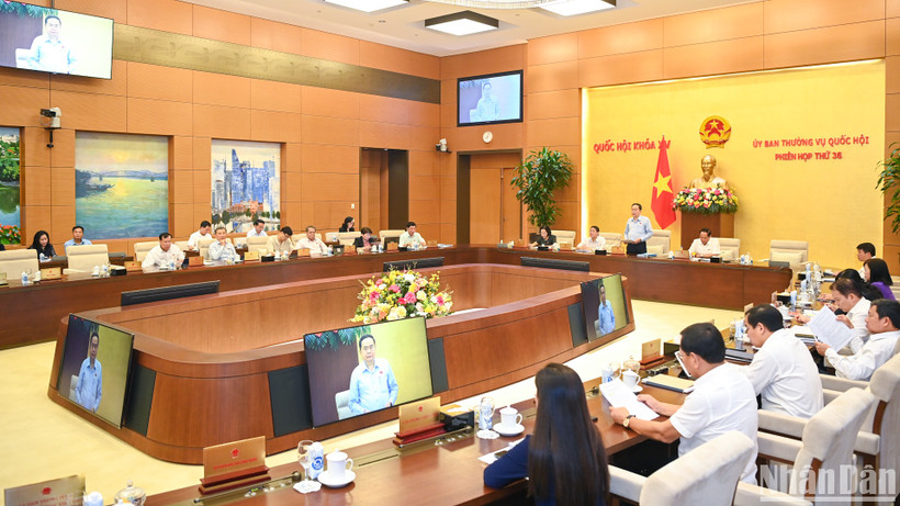 Chủ tịch Quốc hội Trần Thanh Mẫn phát biểu khai mạc, gợi mở các nội dung thảo luận tại phiên họp.