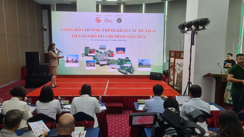 Quang cảnh buổi công bố chương trình.