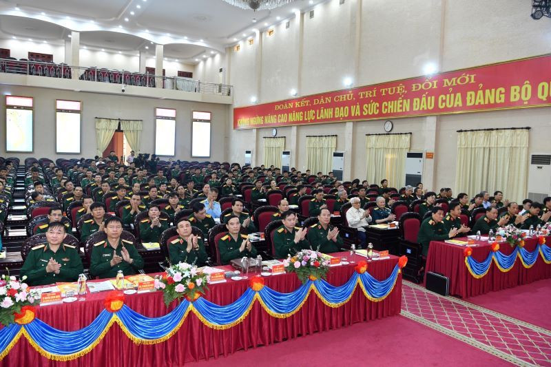 Tham dự tọa đàm có các tướng lĩnh, nhà khoa học, lãnh đạo các cơ quan, đơn vị thuộc Bộ Quốc phòng và đại diện lãnh đạo tỉnh Điện Biên, các nhân chứng lịch sử, cựu chiến binh từng tham gia Chiến dịch Điện Biên Phủ.