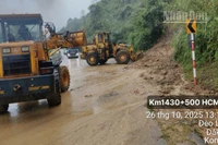 Khu Quản lý đường bộ III đang tích cực khắc phục sạt lở do mưa lớn gây ra.