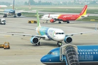 Cục Hàng không Việt Nam yêu cầu các hãng hàng không tăng cường phối hợp, theo dõi chặt chẽ diễn biến bão số 15 để điều chỉnh kế hoạch bay hoặc thay đổi lịch bay phù hợp.