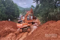 Công tác khắc phục hậu quả bão số 12 vẫn đang được các Khu Quản lý đường bộ tại miền trung thực hiện.