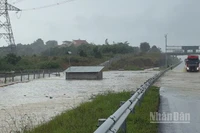 Cao tốc Phan Thiết-Dầu Giây , tại Km 25+369 : Vào khoảng 8h00 ngày 4/12 thuộc xã Tân Lập, tỉnh Lâm Đồng (đoạn đường do Văn phòng Quản lý đường bộ 4.2 quản lý) : do tình hình mưa lớn kéo dài, khiến nước dâng cao hướng Phan Thiết đi Dầu Giây và ngược lại, nước tràn ngập khoảng 20m, sâu 50 cm, chiếm hết 2 làn đường xe chạy.