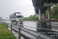 Từ 14h chiều nay các xe đã có thể lưu thông 2 chiều qua hầm đèo Cả.