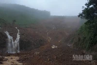 Sạt lở ta-luy trên Quốc lộ 14E đoạn đi qua Quảng Nam (thành phố Đà Nẵng).