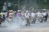 Xe máy là nguồn phát thải chất ô nhiễm lớn nhất trong các loại phương tiện giao thông. (Ảnh: Báo Nhân Dân)