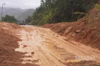 Các điểm bị tắc dù đã được thông đường nhưng nguy cơ tái sạt lở còn rất lớn.