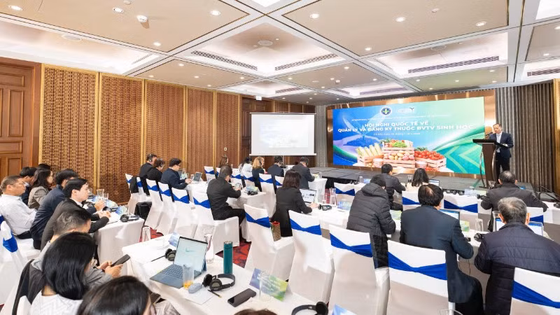 Toàn cảnh Hội nghị quốc tế về quản lý và đăng ký thuốc bảo vệ thực vật sinh học.