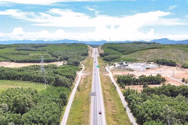 Tuyến đường cao tốc đoạn phía bắc Quảng Trị có 4 làn xe nhưng chưa có trạm dừng nghỉ.