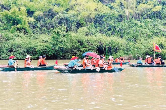 Tỉnh Ninh Bình hạn chế sử dụng động cơ trong hoạt động du lịch nhằm giảm phát thải.