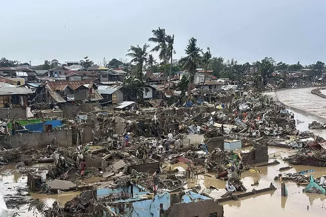 [Video] Philippines khẩn cấp ứng phó siêu bão Phượng Hoàng
