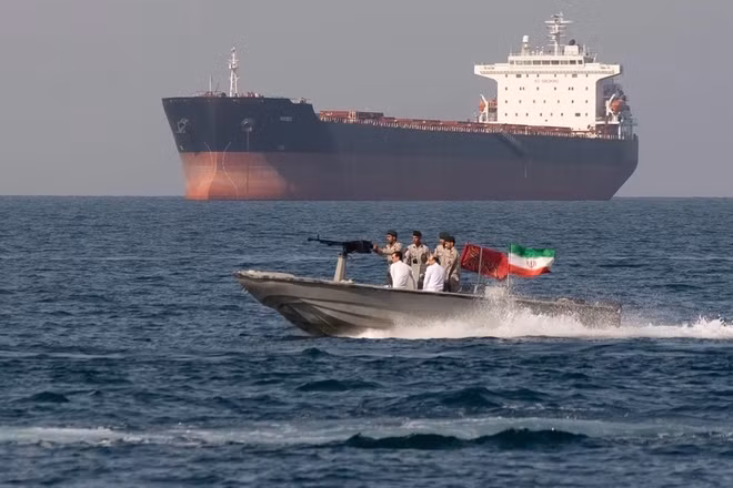 [Video] Iran cảnh báo kiểm soát Eo biển Hormuz đến khi hết xung đột 