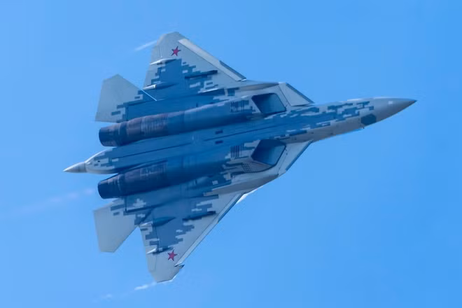 [Video] Tiêm kích Su-57 của Nga lần đầu bay với động cơ thế hệ mới