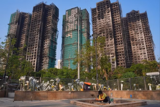 [Video] Tranh cãi về kế hoạch xử lý chung cư cháy Wang Fuk Court tại Hong Kong