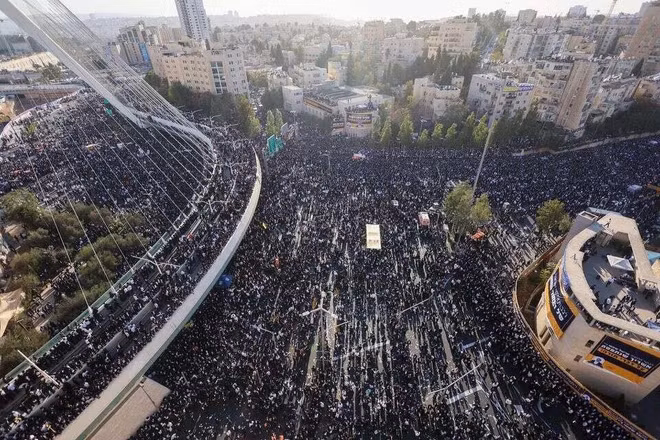 [Video] Biểu tình lớn tại Israel phản đối kế hoạch nghĩa vụ quân sự