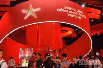 Chương trình Gala âm nhạc “Vinh quang Công an nhân dân Việt Nam” cùng chuỗi hoạt động hấp dẫn như triển lãm, trưng bày... cùng các hoạt động trải nghiệm tại triển lãm.