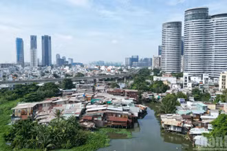 Rạch Văn Thánh dài khoảng 1,9km, nối từ cầu Điện Biên Phủ đến ngã ba kênh Nhiêu Lộc-Thị Nghè, đi qua địa bàn phường Thạnh Mỹ Tây, Thành phố Hồ Chí Minh.