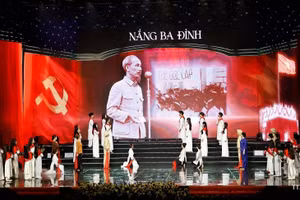 Chương trình nghệ thuật chính luận "Nắng Ba Đình". (Ảnh: TTXVN)
