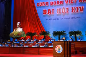 Phiên họp thứ nhất Đại hội XIV Công đoàn Việt Nam. (Ảnh: BẢO LONG)