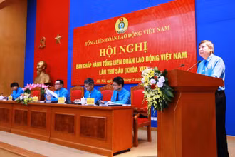 Đoàn chủ tịch điều hành hội nghị.