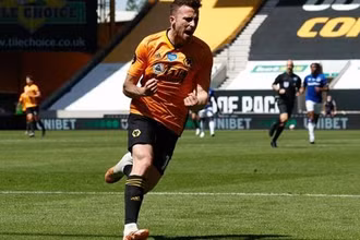 D.Jota ghi bàn thứ ba cho Wolverhampton.