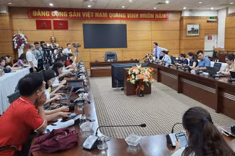Quang cảnh buổi họp báo.