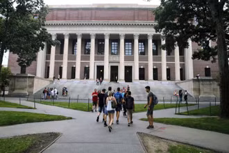 Thư viện Widener của Đại học Harvard, TP Cambridge, bang Massachusetts. (Ảnh: AP)