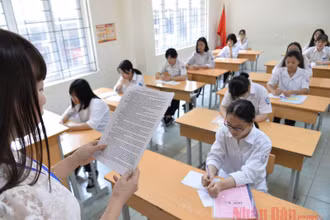 Thí sinh tại Kỳ thi vào lớp 10 của Hà Nội (Ảnh: THUỶ NGUYÊN)