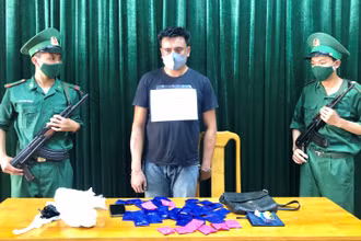 Đối tượng cùng tang vật trong vụ án.