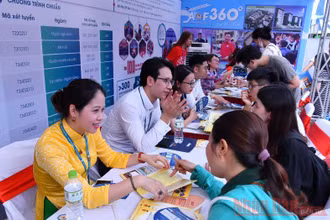 Tư vấn cho thí sinh tại Ngày hội tuyển sinh 2020 (Ảnh: DUY LINH)