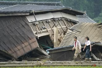 Làng Kuma tại tỉnh Kumamoto hoang tàn sau trận mưa lũ. 