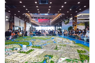 Bất chấp Covid-19, bất động sản vẫn là kênh được giới đầu tư lựa chọn.