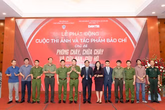 Các đại biểu tham dự phát động cuộc thi. Ảnh: VGP.