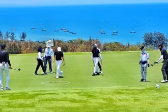 NovaWorld Phan Thiet vừa khai trương sân Golf PGA Ocean – một trong hai sân thuộc cụm sân Golf PGA 36 hố độc quyền tại Việt Nam. Ảnh: Novaland. 