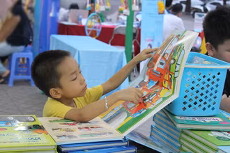 Hội sách Đinh Tị chào mừng Ngày Sách Việt Nam