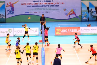 Trận đấu giữa đội Bóng chuyền Than Quảng Ninh và đội Bóng chuyền Vietinbank.
