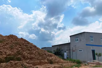 Phản hồi vụ dân vùng sạt lở khổ với “núi đất”