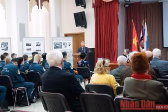 Chủ tịch Hội Hữu nghị Nga - Việt V. Buyanov nhấn mạnh ý nghĩa lớn lao của Chiến thắng 30-4-1975 (Ảnh: Quế Anh)