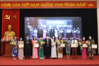 Trao giải cuộc thi biên soạn sách dạy Tiếng Việt cho người Việt Nam ở nước ngoài