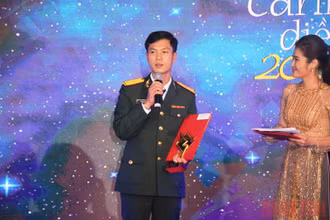 Đạo diễn Hà Xuân Trường (Điện ảnh Quân đội nhân dân) chia sẻ cảm xúc khi nhận giải Cánh diều vàng cho phim khoa học "Tắc mạch xạ trị".