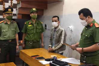 Công an bắt giữ đối tượng Nguyễn Hồ Hát.