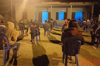 Cơ quan chức năng khẩn trương lấy mẫu xét nghiệm cộng đồng nhằm truy vết các trường hợp liên quan ca bệnh.