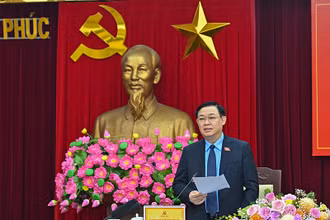 Chủ tịch Quốc hội Vương Đình Huệ phát biểu chỉ đạo tại buổi làm việc. 