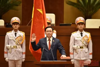 Chủ tịch Quốc hội Vương Đình Huệ tuyên thệ nhậm chức tại Kỳ họp thứ 11, Quốc hội khóa XIV. 